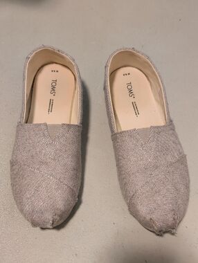 Toms Women's Slip-On Flats in Light Beige Canvas